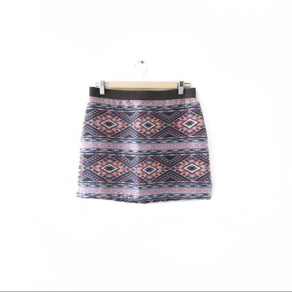 AE Patterned Woven Skirt - Picture 1 of 4